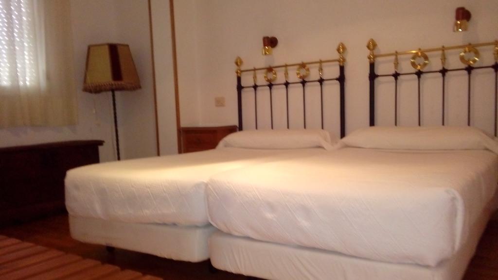 Hotel Los Perales Пуебла де Санабрия Екстериор снимка