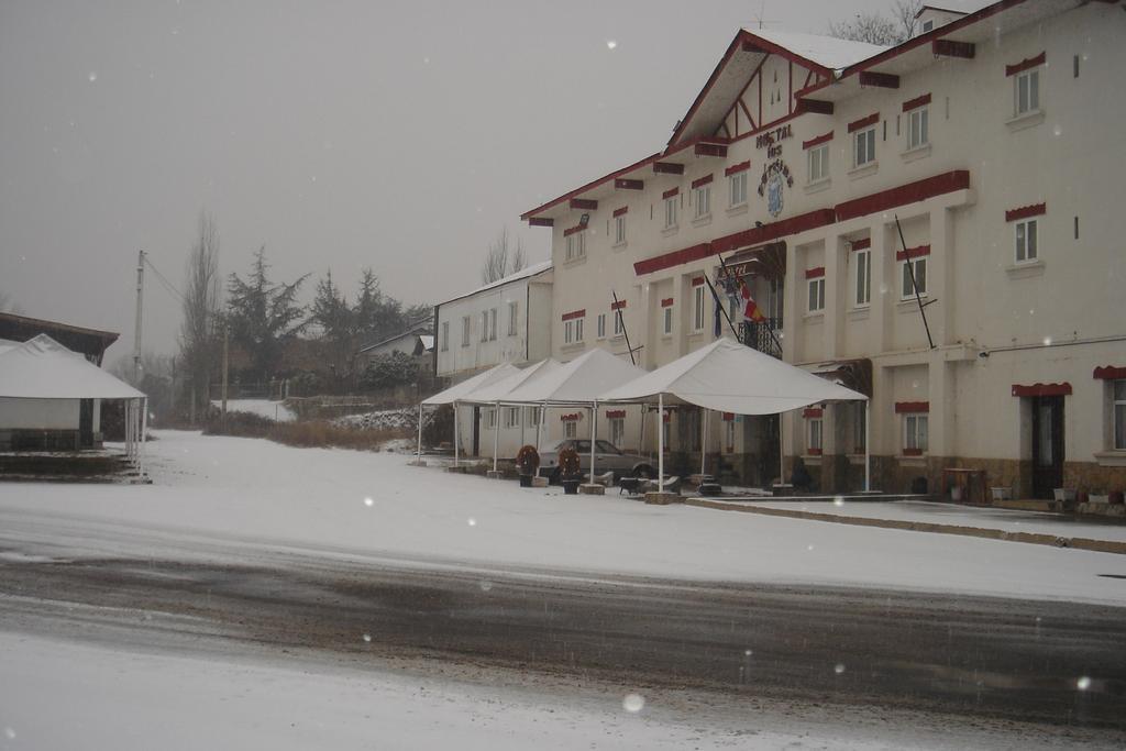 Hotel Los Perales Пуебла де Санабрия Екстериор снимка